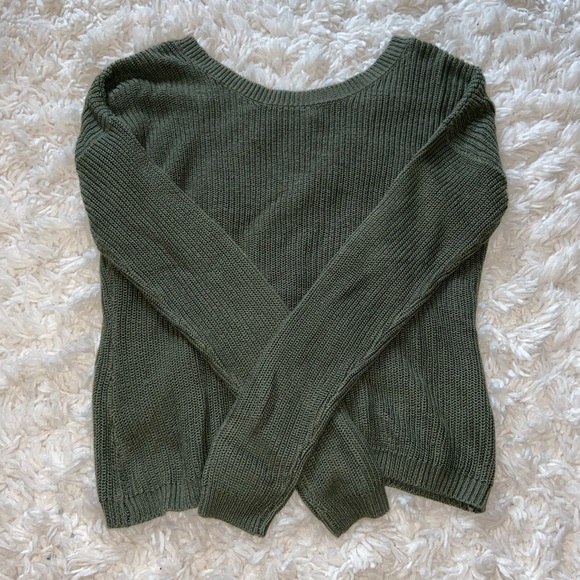 Tillys sweater with cut out design - Picture 2 of 2